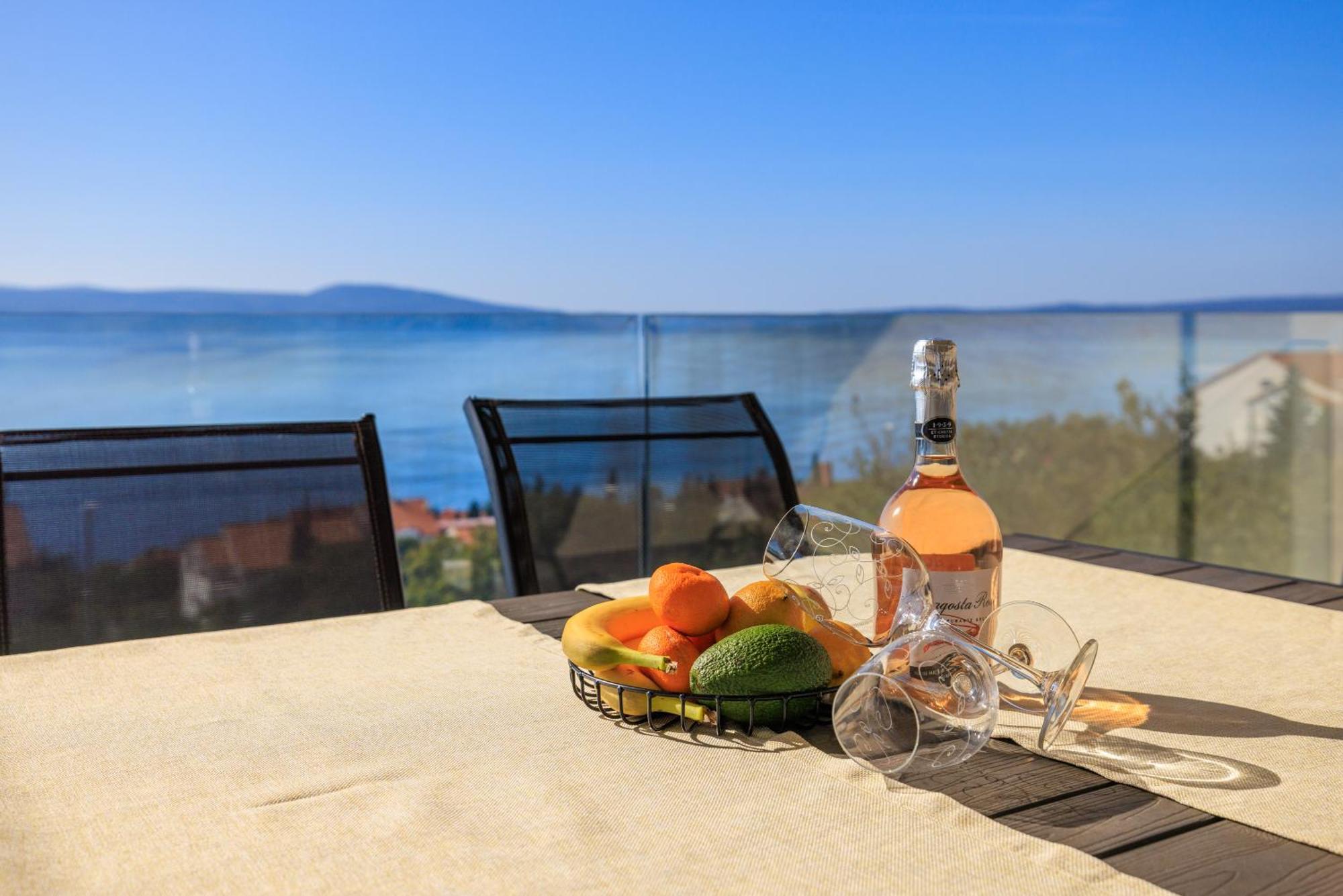 Apartmani Tijana Novi Vinodolski Exterior foto