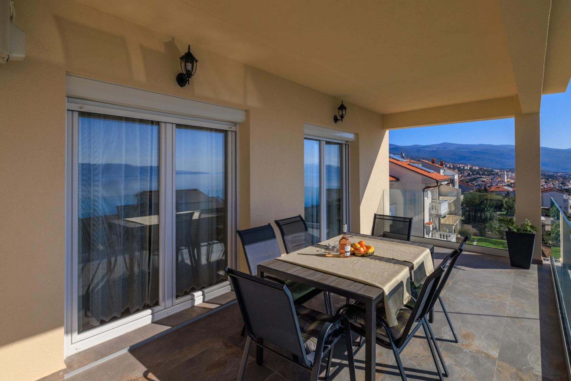 Apartmani Tijana Novi Vinodolski Exterior foto
